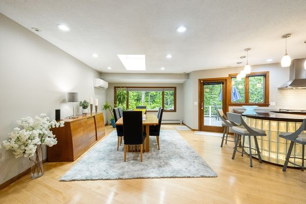 Dining room, Interior, Kitchen, Pendant Lights, Recessed Lighting, Wood Texture Flooring