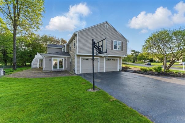 Attached, Exterior, Facade, Raised Ranch