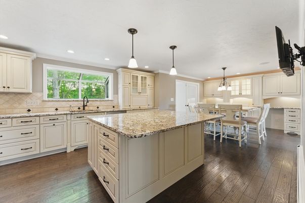 Dining room, Interior, Kitchen, Pendant Lights, Recessed Lighting, Wood Texture Flooring