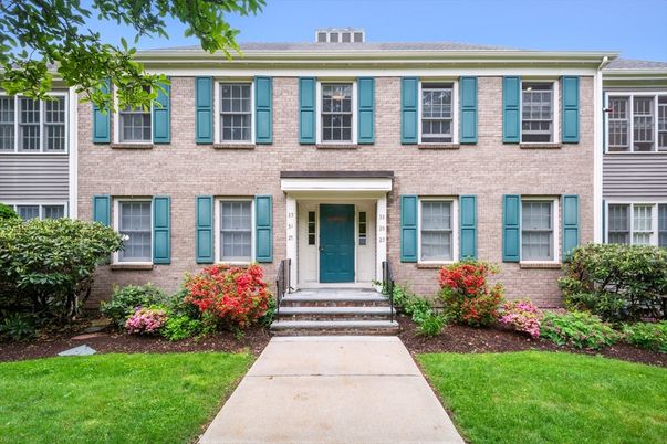 Exterior, Facade, Brick Facade, Georgian