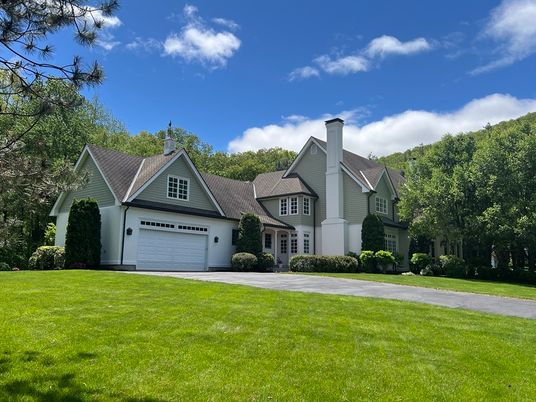 Attached, Exterior, Facade, Farmhouse