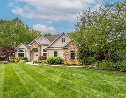 Backyard, Exterior, Facade, Brick Facade, Brick Traditional