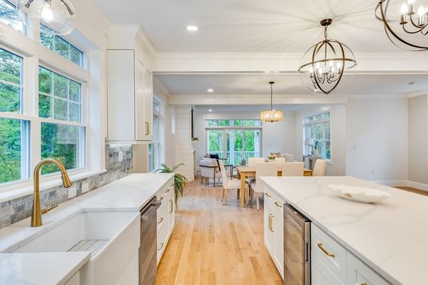 Chandelier, Dining room, Interior, Kitchen, Pendant Lights, Recessed Lighting, Wood Texture Flooring