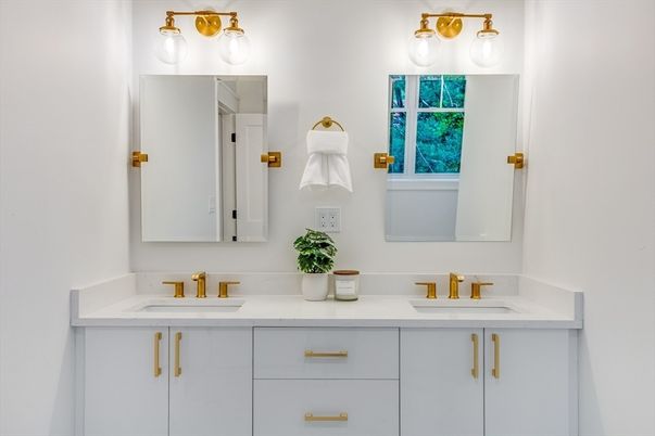Bathroom, Dual Sink Vanities, Interior