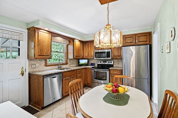 Dining room, Interior, Kitchen, Pendant Lights, Recessed Lighting, Stainless Steel Appliances