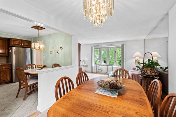 Chandelier, Dining room, Interior, Kitchen, Pendant Lights, Stainless Steel Appliances
