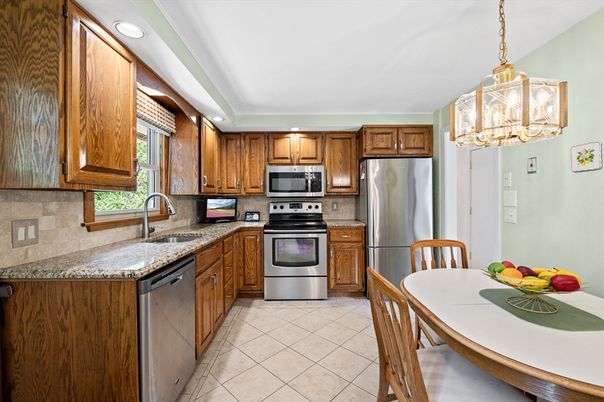 Dining room, Interior, Kitchen, Pendant Lights, Recessed Lighting, Stainless Steel Appliances