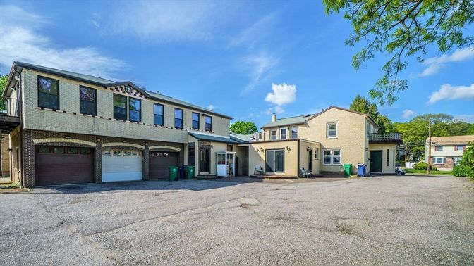 Attached, Exterior, Facade, Rowhouse