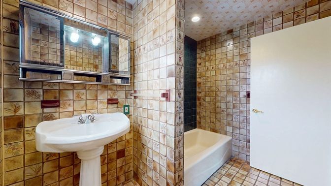 Bathroom, Interior, Recessed Lighting