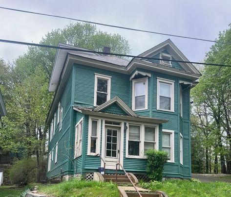 Exterior, Facade, Queen Anne Victorian