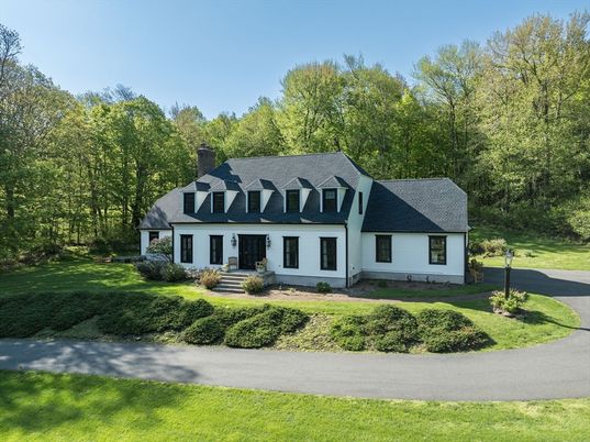 Exterior, Facade, Cape Cod