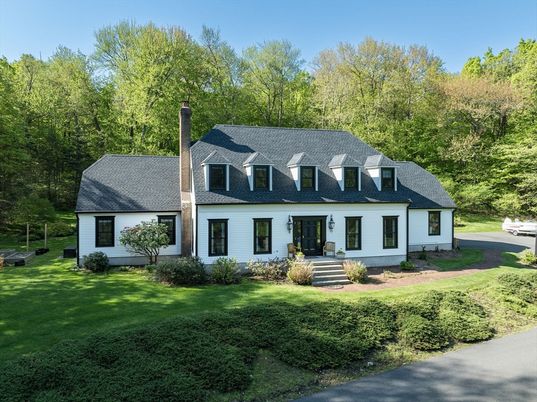 Exterior, Facade, Cape Cod