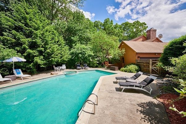 Exterior, Pool
