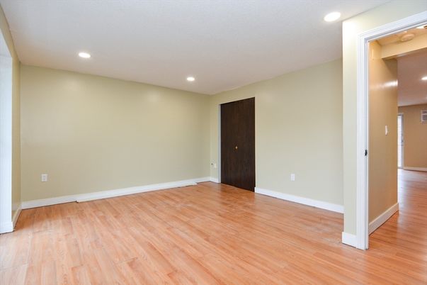 Empty room, Interior, Recessed Lighting, Wood Texture Flooring
