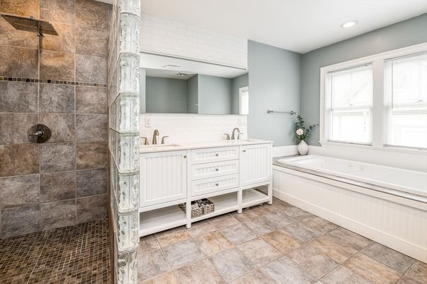 Bathroom, Dual Sink Vanities, Interior, Recessed Lighting
