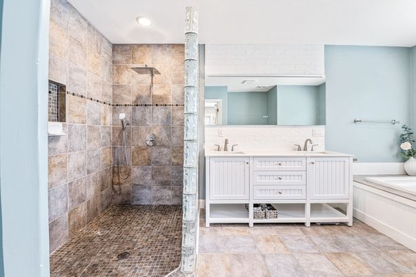 Bathroom, Dual Sink Vanities, Interior, Recessed Lighting