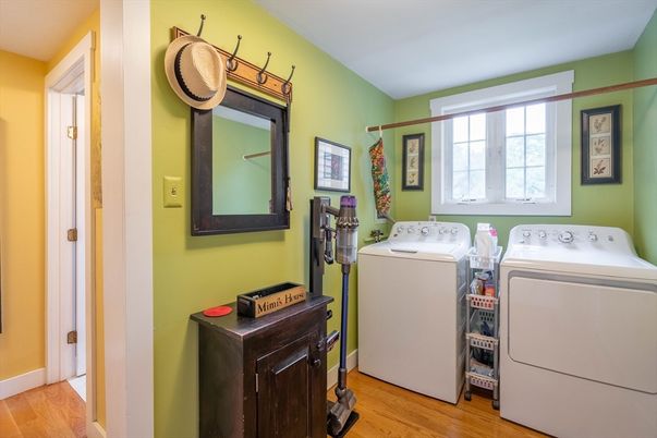 Interior, Washer, Wood Texture Flooring