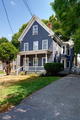 Exterior, Facade, Queen Anne Victorian