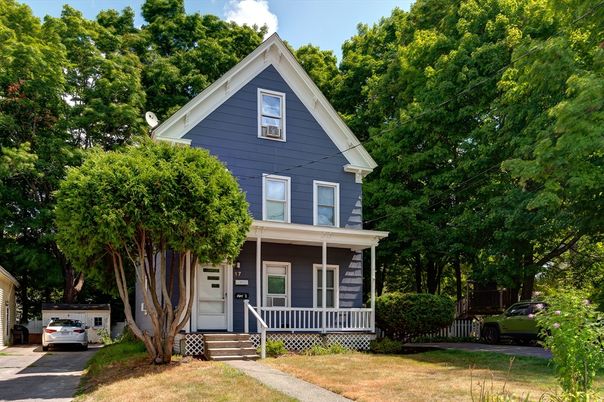 Exterior, Facade, Queen Anne Victorian