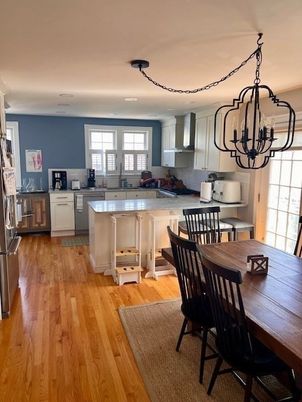 Chandelier, Dining room, Interior, Kitchen, Wood Texture Flooring