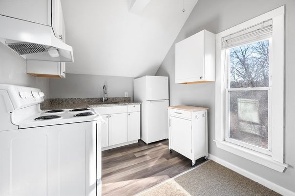 Interior, Kitchen, Washer, Wood Texture Flooring