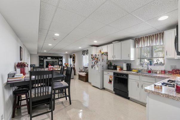 Dining room, Interior, Kitchen, Recessed Lighting