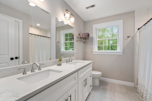 Bathroom, Dual Sink Vanities, Interior, Recessed Lighting