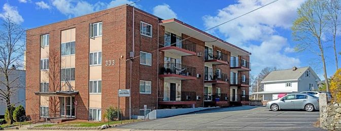 Exterior, Facade, Brick Facade, Rowhouse
