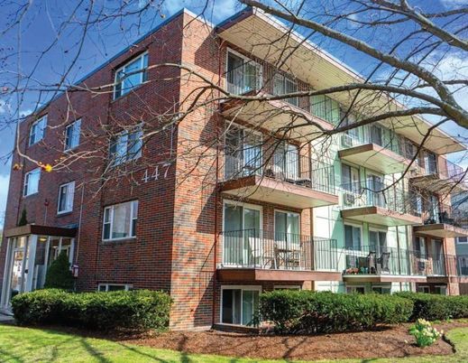 Exterior, Facade, Brick Facade, Rowhouse