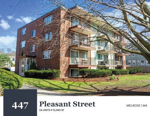 Exterior, Facade, Brick Facade, Rowhouse