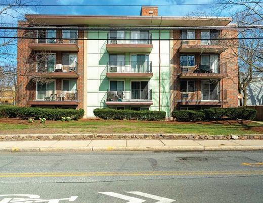 Exterior, Facade, Rowhouse
