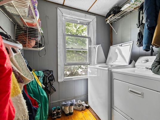 Interior, Washer, Wood Texture Flooring