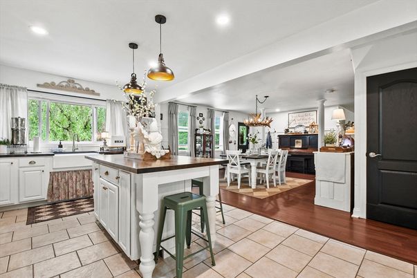 Chandelier, Dining room, Interior, Kitchen, Pendant Lights, Recessed Lighting, Wood Texture Flooring