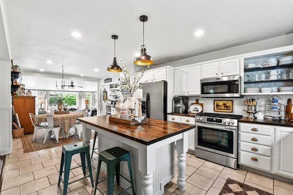 Dining room, Interior, Kitchen, Pendant Lights, Recessed Lighting, Stainless Steel Appliances