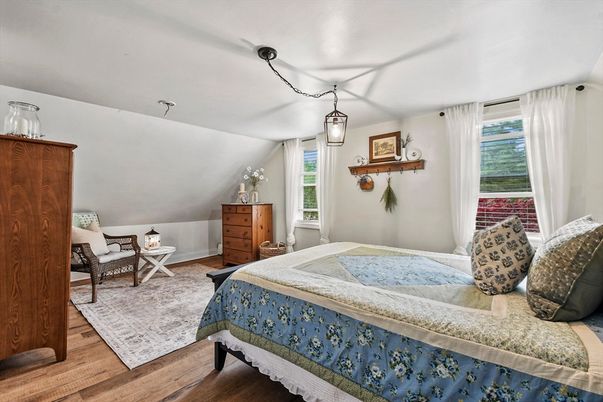 Bedroom, Interior, Pendant Lights, Wood Texture Flooring
