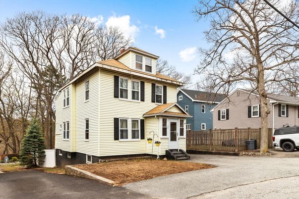 Exterior, Facade, American Foursquare