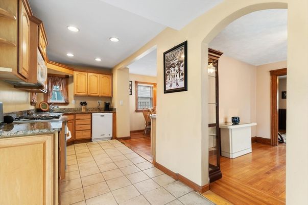 Dining room, Interior, Kitchen, Recessed Lighting, Wood Texture Flooring
