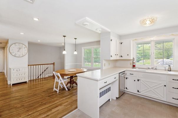 Dining room, Interior, Kitchen, Pendant Lights, Recessed Lighting, Wood Texture Flooring