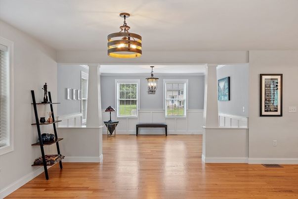 Interior, Pendant Lights, Wood Texture Flooring