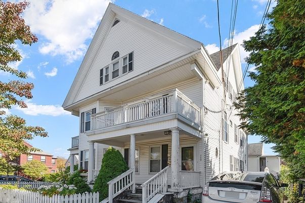 Exterior, Facade, Queen Anne Victorian