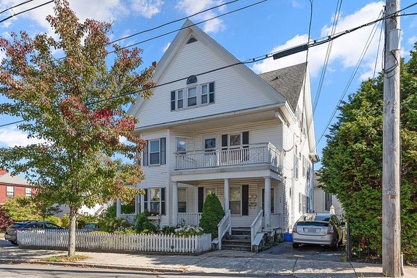 Exterior, Facade, Queen Anne Victorian