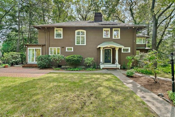 Exterior, Facade, Raised Ranch
