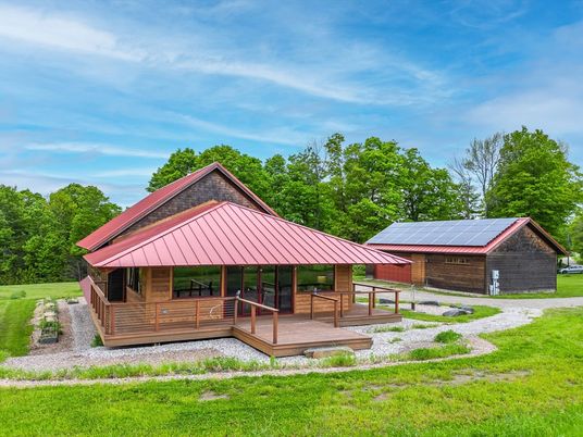 Backyard, Exterior, Hot Tub, Solar Panels
