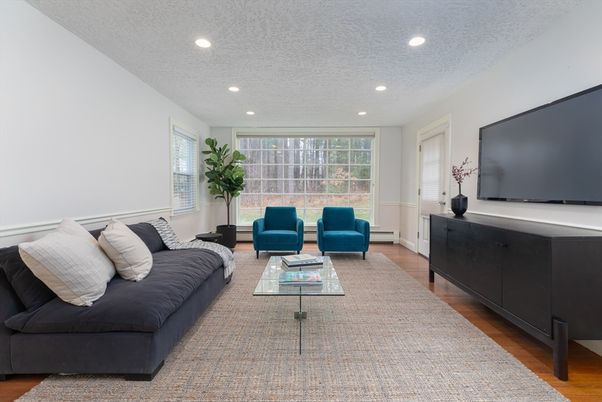 Interior, Living room, Recessed Lighting, Wood Texture Flooring