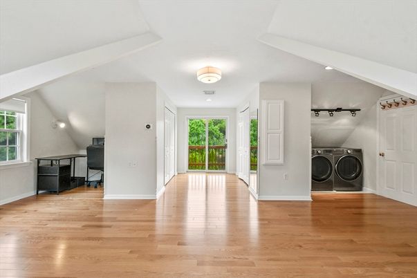 Interior, Recessed Lighting, Utility Closets, Washer, Wood Texture Flooring