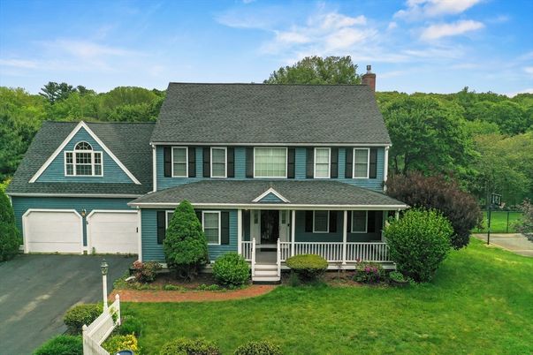 Attached, Exterior, Facade, Queen Anne Victorian