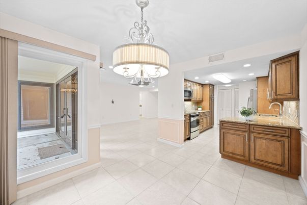 Chandelier, Interior, Kitchen, Recessed Lighting, Stainless Steel Appliances