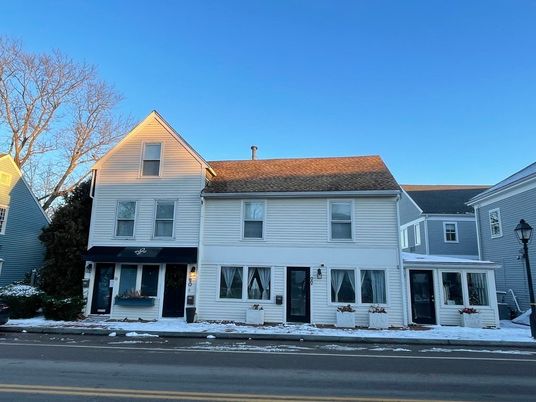 Exterior, Facade, Farmhouse