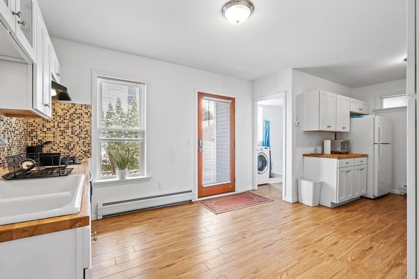 Interior, Kitchen, Washer, Wood Texture Flooring