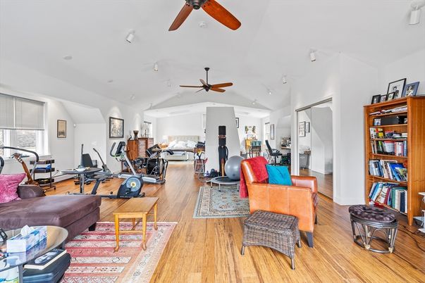 Fitness Equipment, Interior, Living room, Recessed Lighting, Wood Texture Flooring